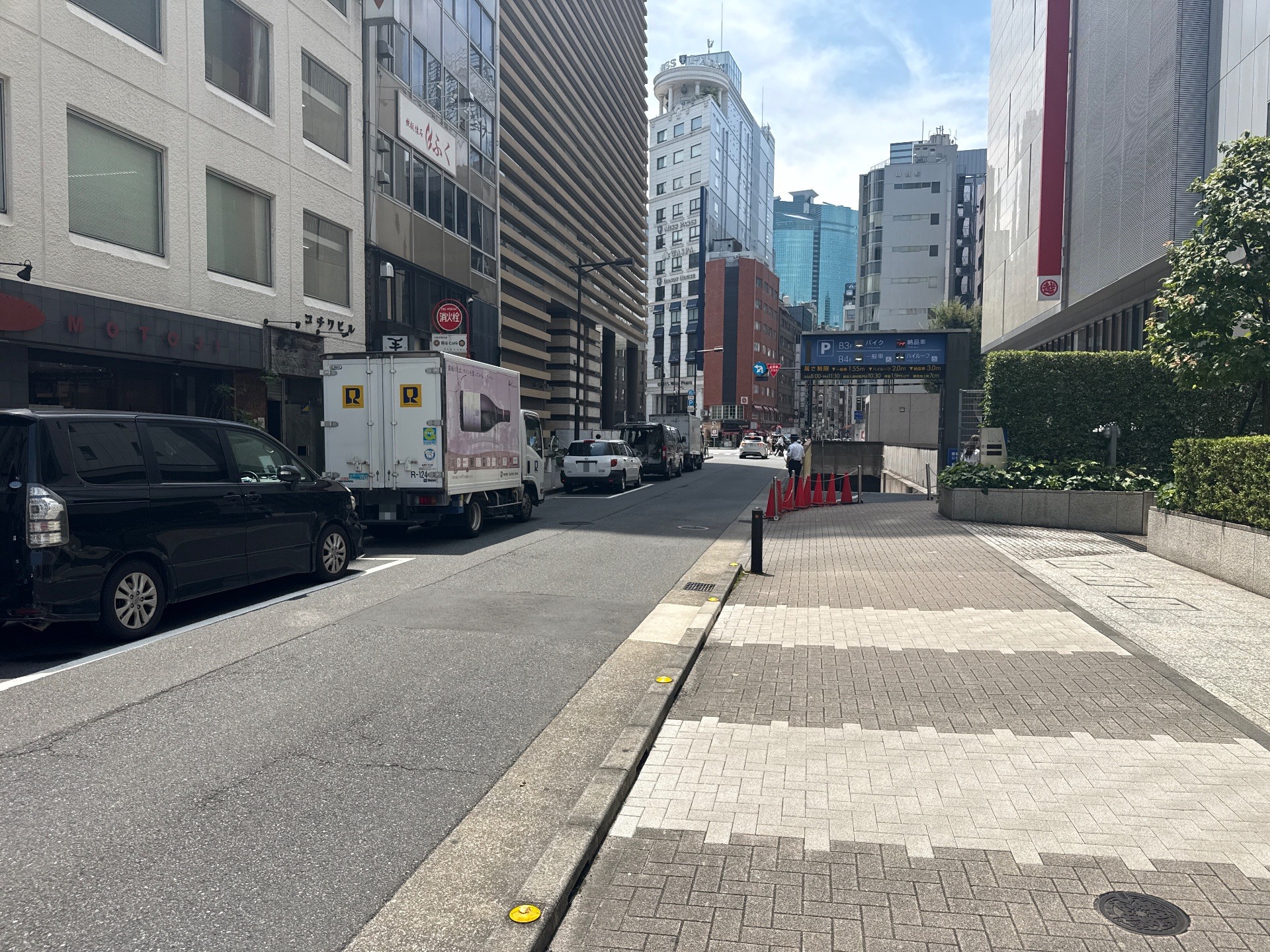 銀座三越 駐車場(車・バイク) の写真 1
