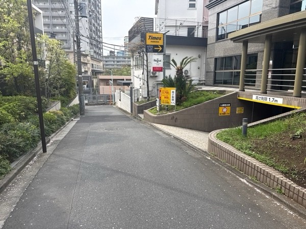 タイムズ代官山駅北口 の写真 1