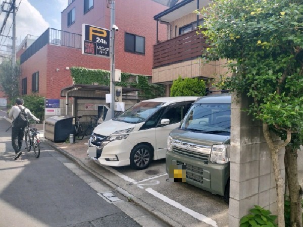 リビングパーク新宿百人町第1 の写真 1