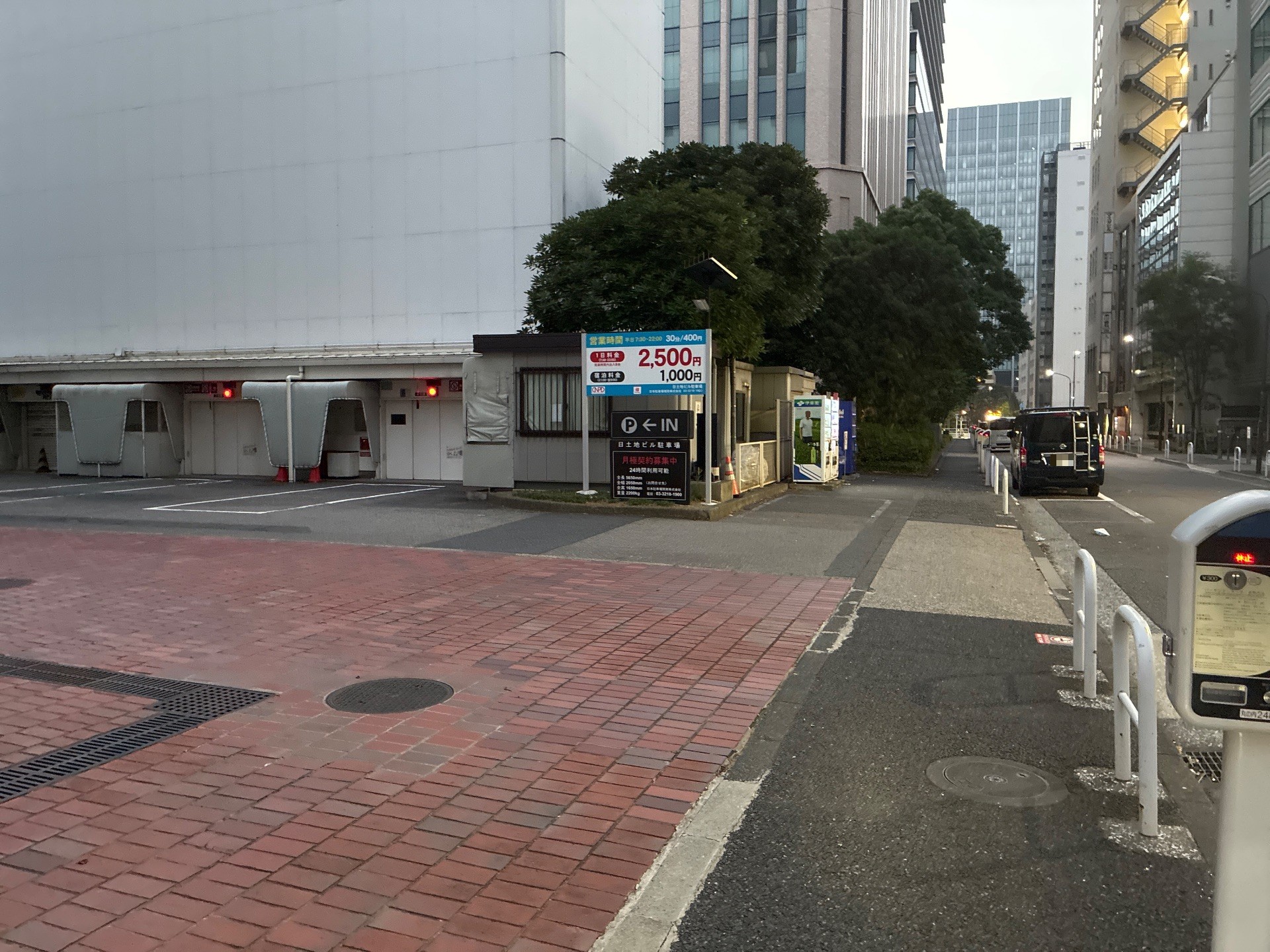 日土地ビル駐車場 の写真 1