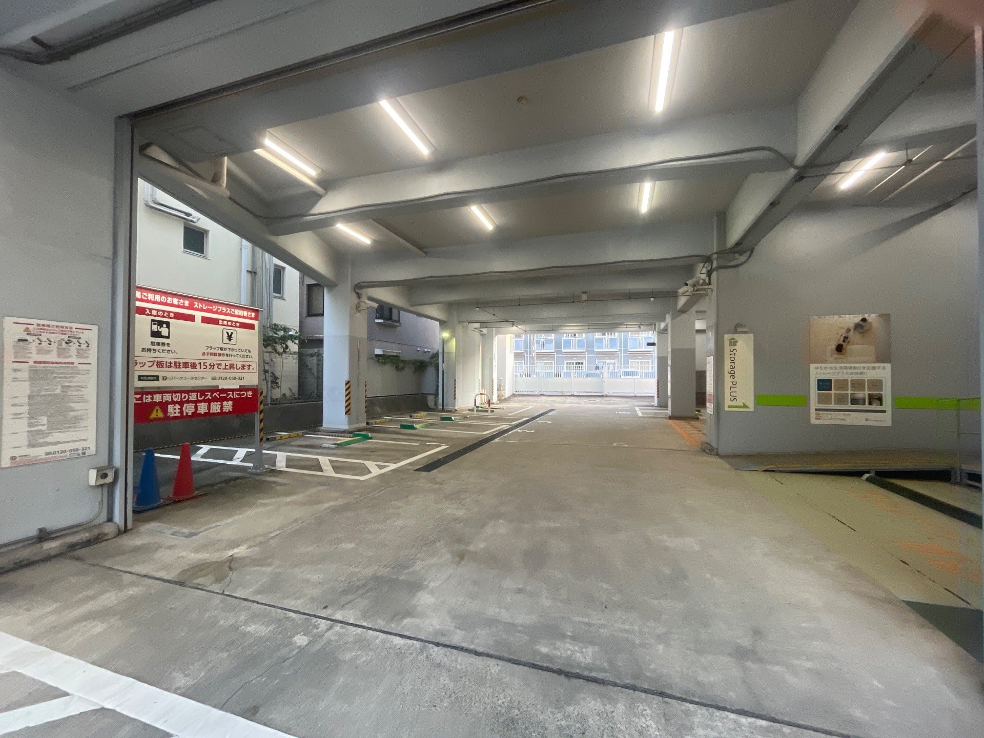 三井のリパーク 新宿下落合四郵便局駐車場 の写真 2