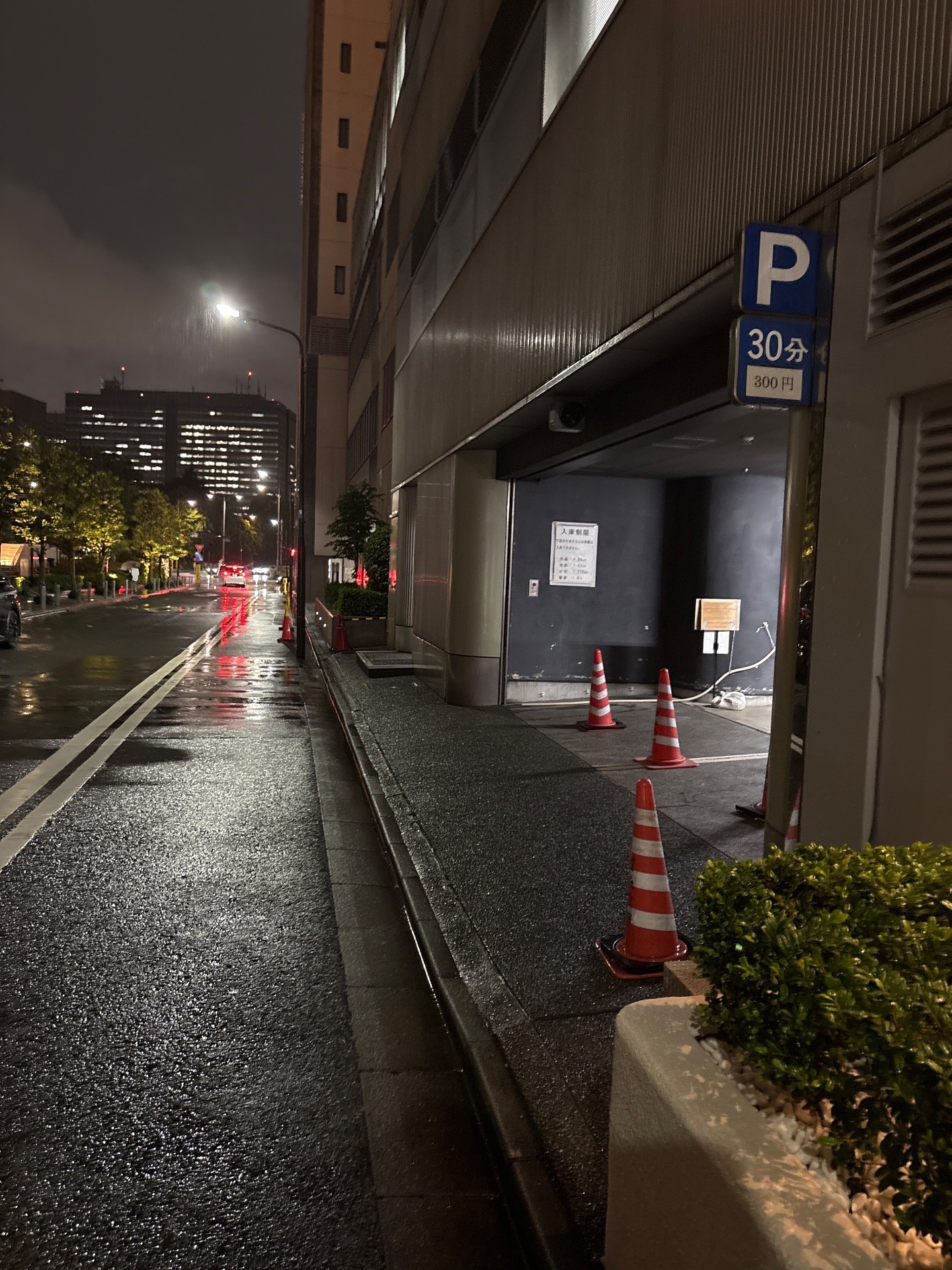 蚕糸会館駐車場 の写真 1
