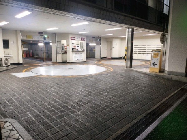 鎌倉河岸ビル駐車場 の写真 1