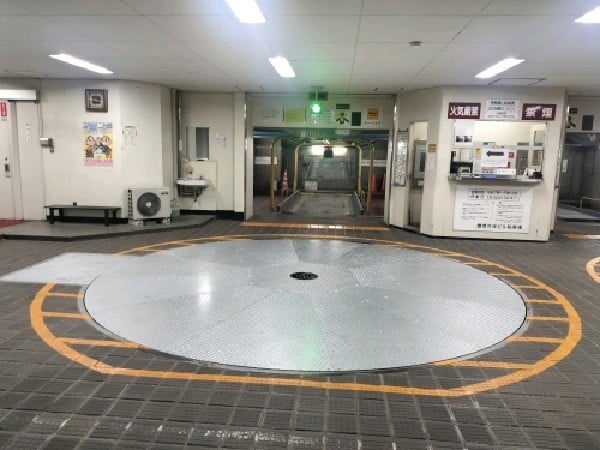 鎌倉河岸ビル駐車場 の写真 2