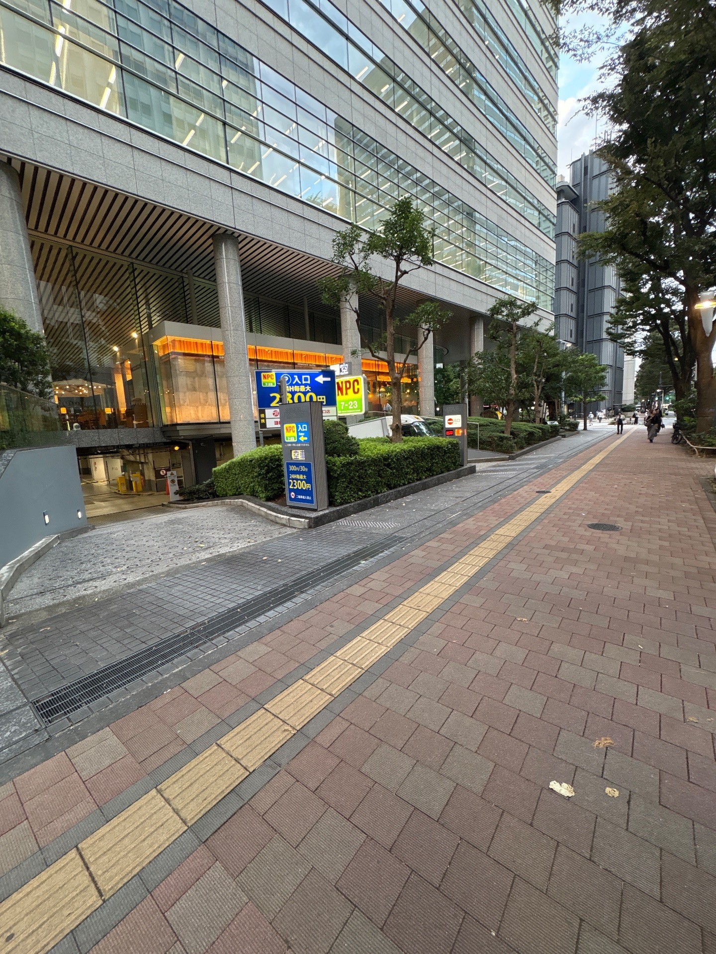 NPC24H新宿ファーストウエストパーキング の写真 1