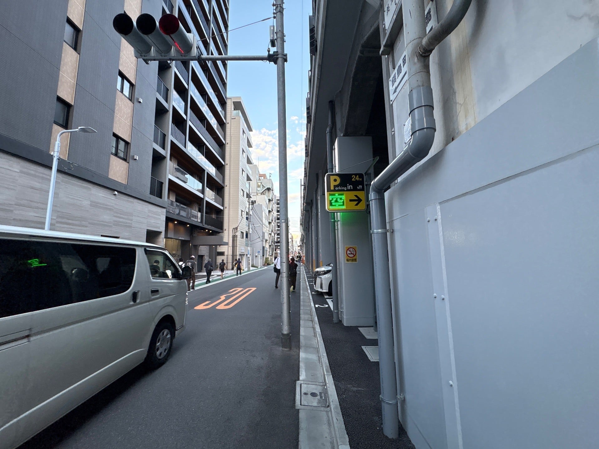 Parking in 浅草橋駅西 の写真 1