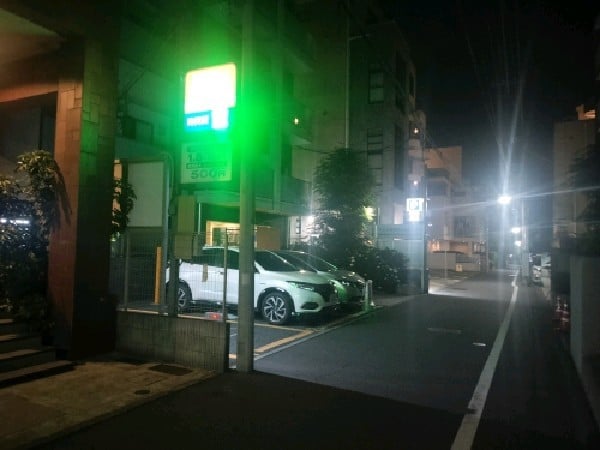 ミウラパーキング西新宿8丁目第1 の写真 1