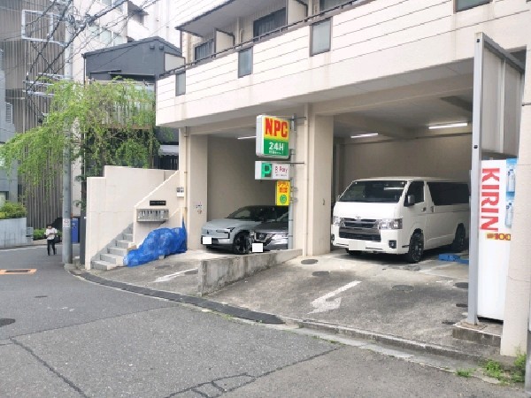 NPC24H新宿愛住町パーキング の写真 1