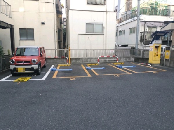 タイムズ代々木八幡駅前第3 の写真 2