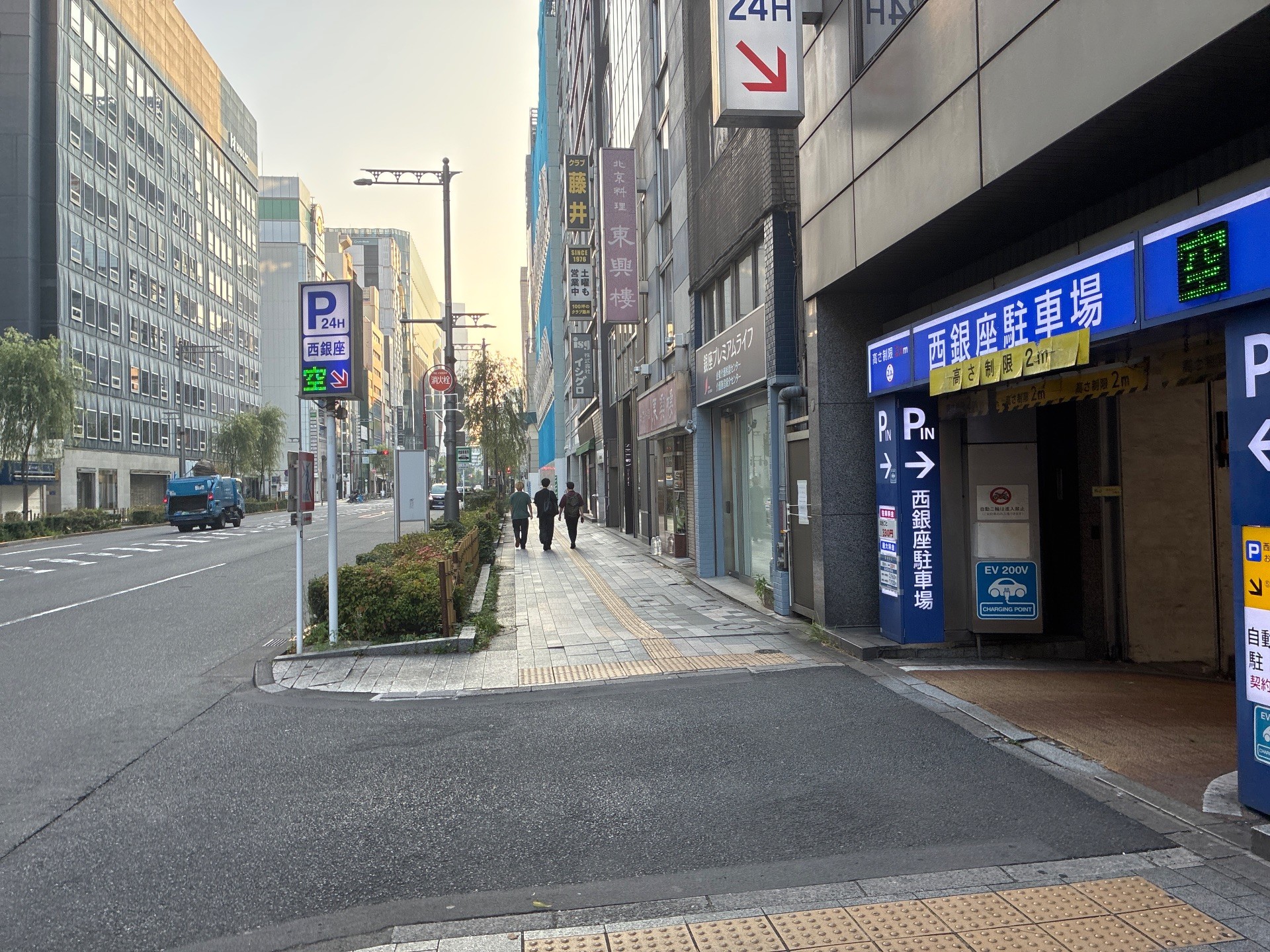 西銀座駐車場 の写真 1