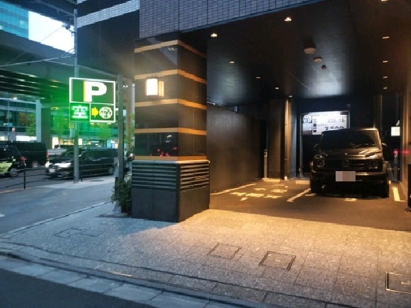 日本車庫アパホテル<六本木SIX>駐車場 の写真 1