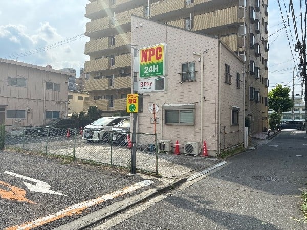 NPC24H西新宿3丁目第4パーキング の写真 1