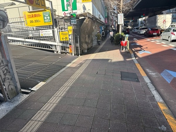 タイムズ世田谷警察署前交差点 の写真 1
