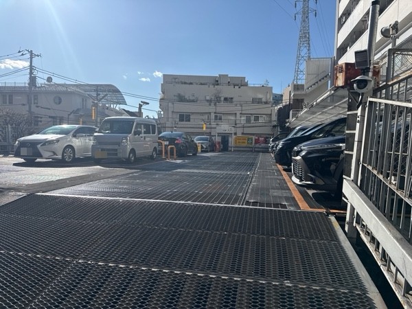 タイムズ世田谷警察署前交差点 の写真 2