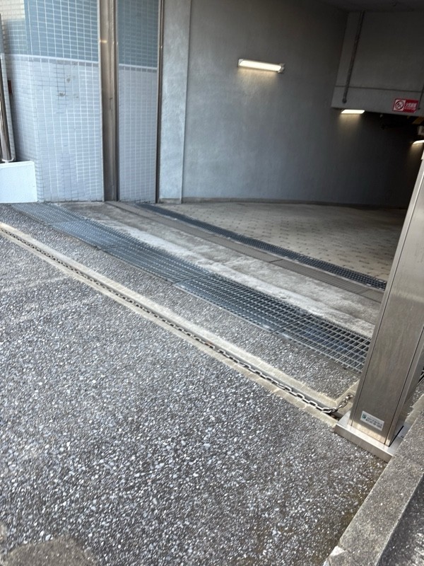 マリナーズコート東京 駐車場 の写真 1