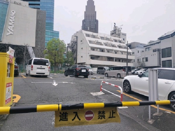 タイムズ代々木南新宿駅前 の写真 2