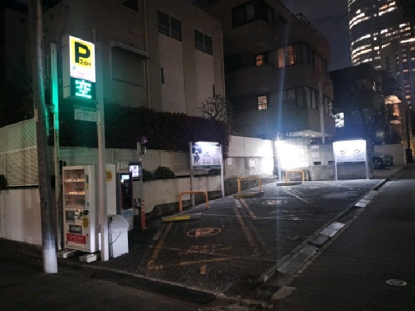 ユアー・パーキング西麻布3丁目駐車場 の写真 1