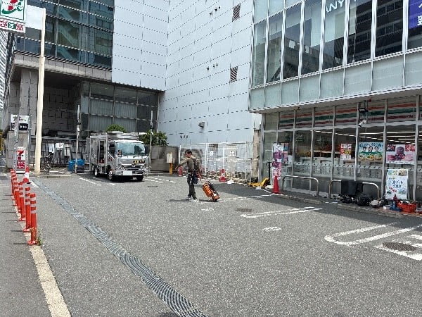 パラカ セブン-イレブン泉岳寺駅前 の写真 1