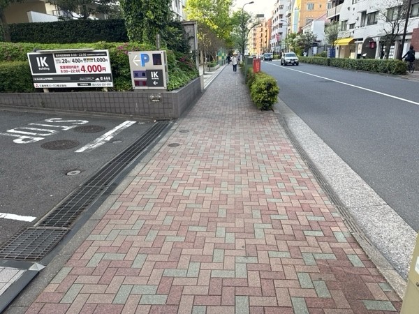 IKビルディング地下駐車場 の写真 1